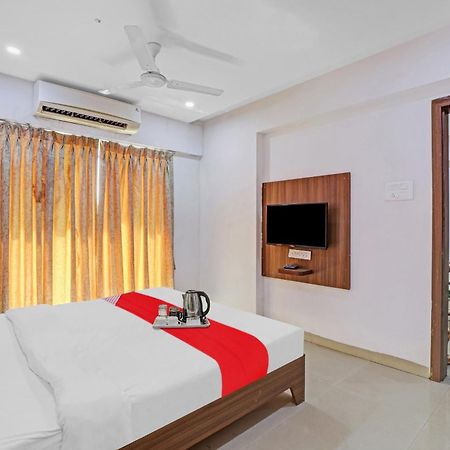 Oyo Flagship Hotel Residency Silvassa Exteriör bild