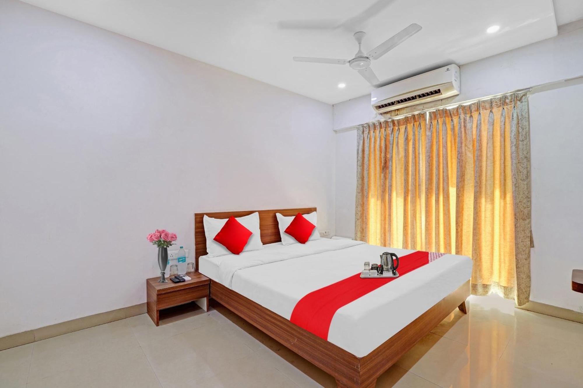Oyo Flagship Hotel Residency Silvassa Exteriör bild