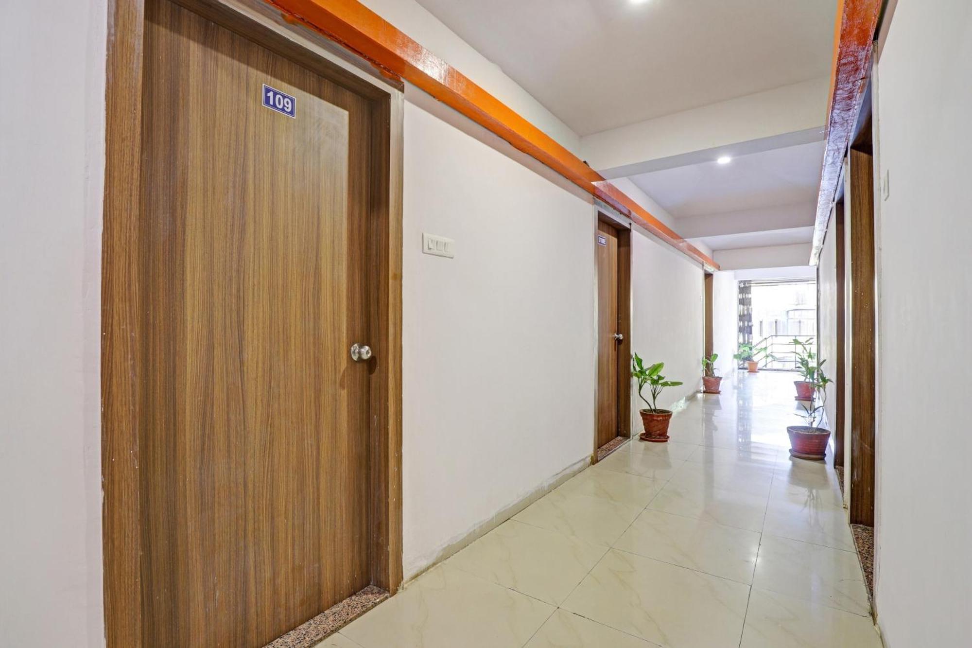 Oyo Flagship Hotel Residency Silvassa Exteriör bild