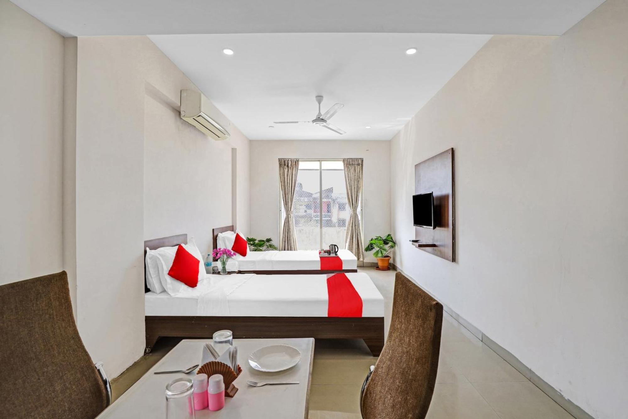 Oyo Flagship Hotel Residency Silvassa Exteriör bild