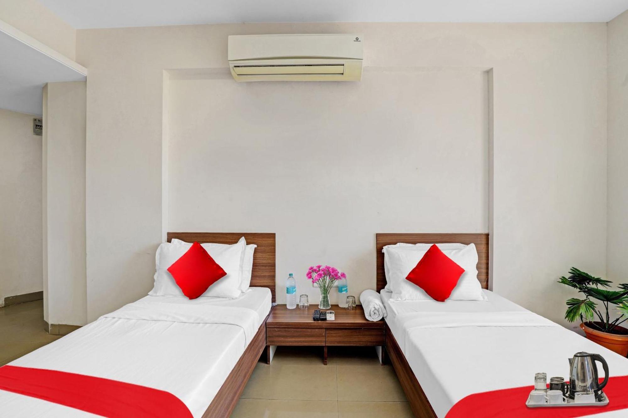 Oyo Flagship Hotel Residency Silvassa Exteriör bild