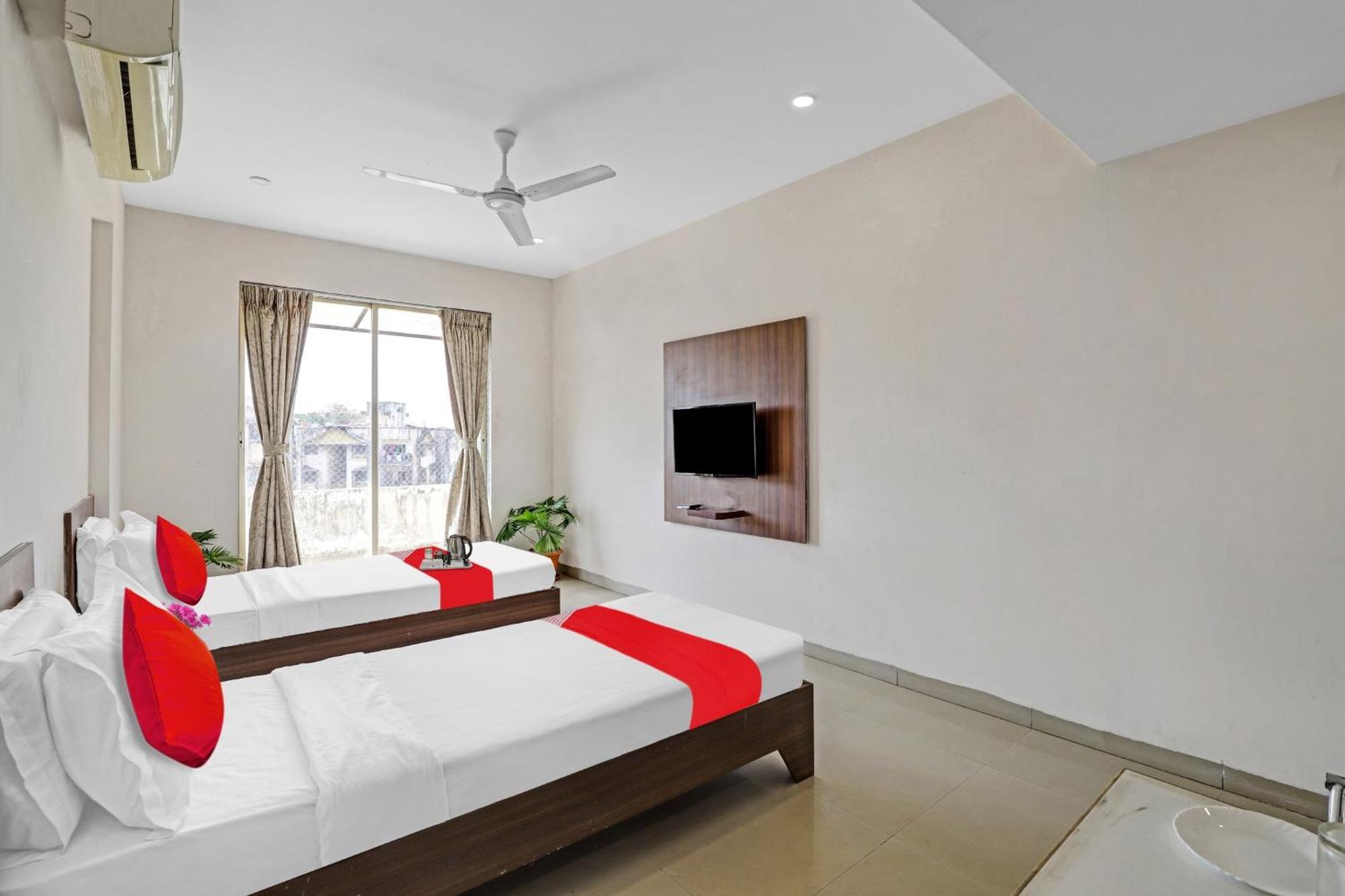 Oyo Flagship Hotel Residency Silvassa Exteriör bild