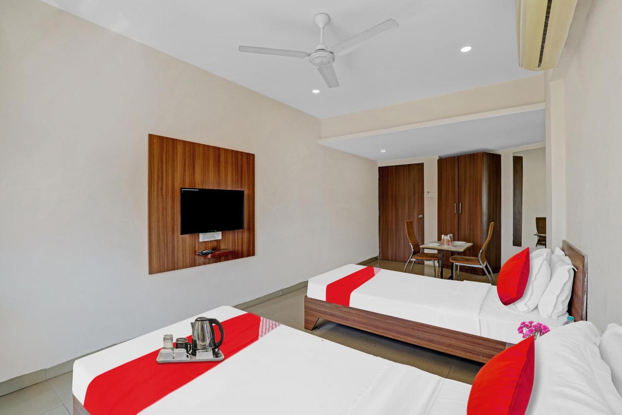 Oyo Flagship Hotel Residency Silvassa Exteriör bild